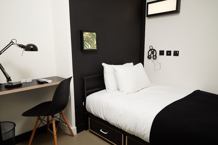 Room 9 of 71