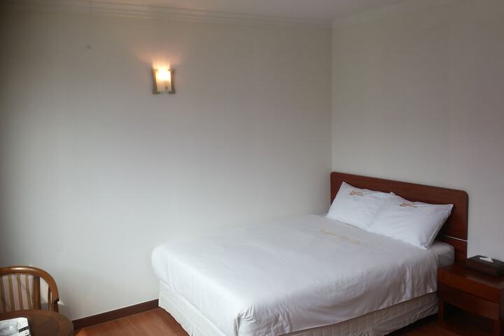Room 10 of 47