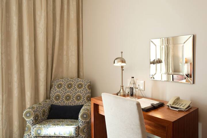 Room 42 of 132