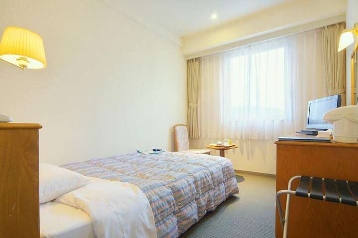 Room 4 of 9