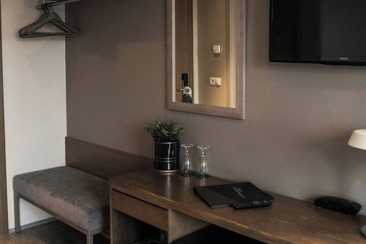 Room 9 of 70