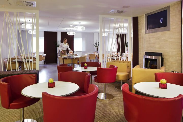 Lounge 49 of 57