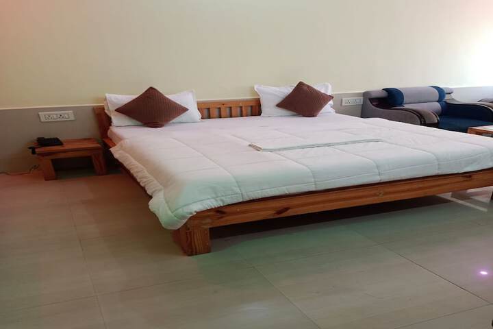 Room 8 of 25
