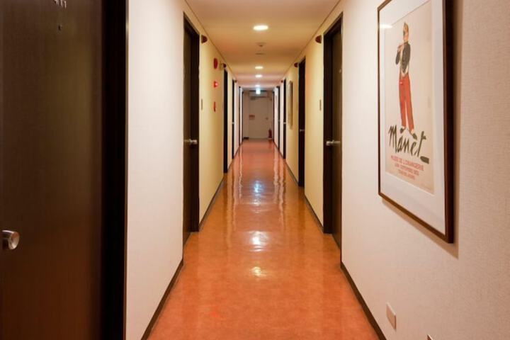 Ballroom/Hall 21 of 24
