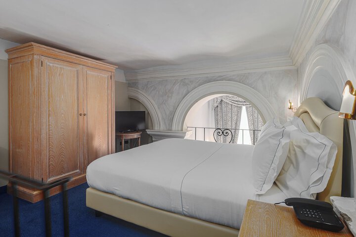 Room 10 of 62