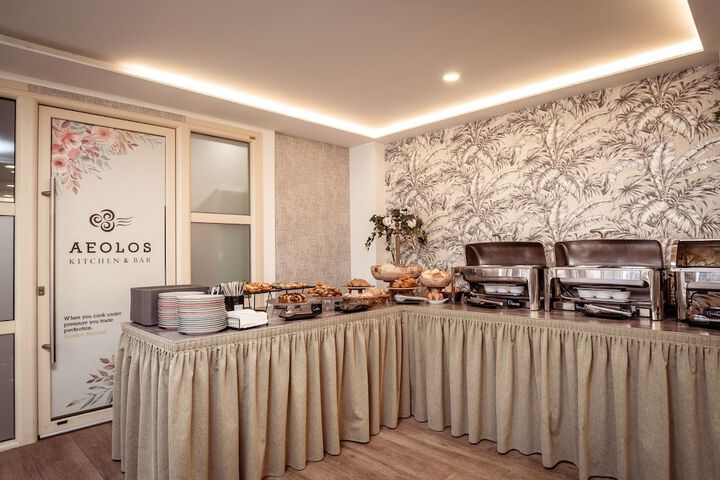 Breakfast/Coffee Service 76 of 113