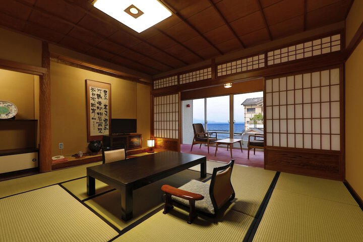 Room 8 of 37