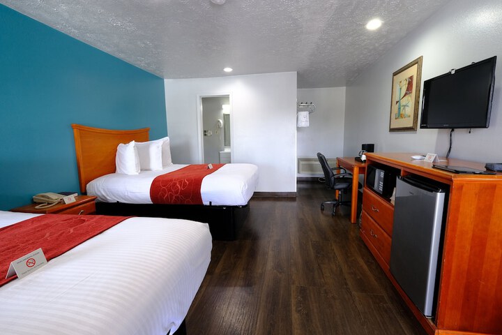 2 Double Beds (3 of 9)