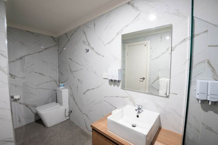 Room 43 of 100