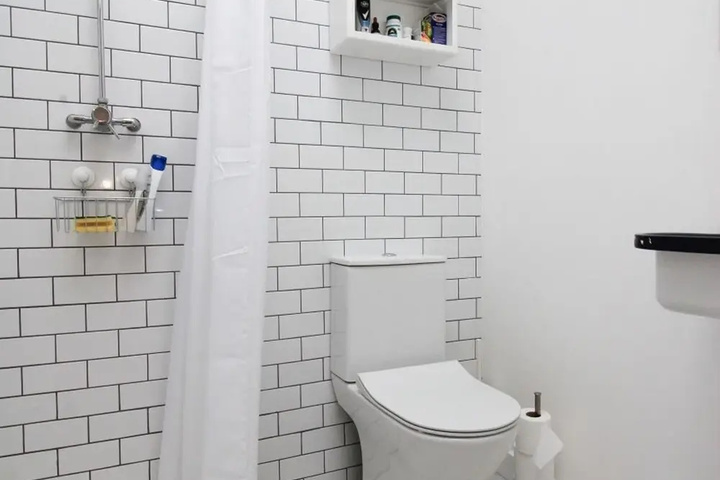 Room 6 of 15