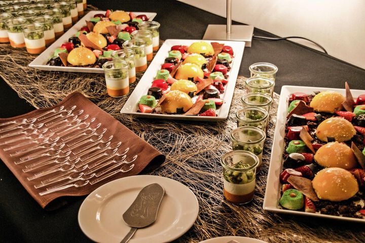 Dining 12 of 26