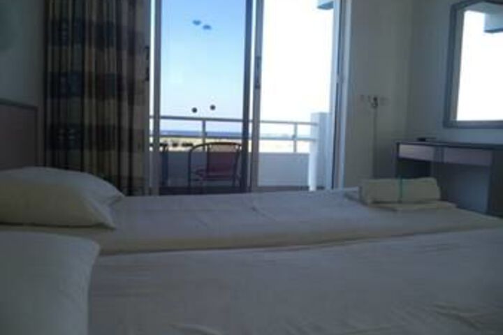 Room 7 of 11
