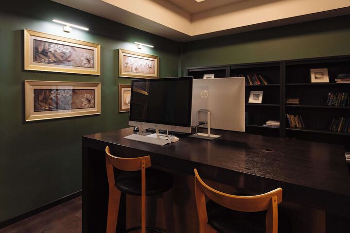 Business Center 146 of 148