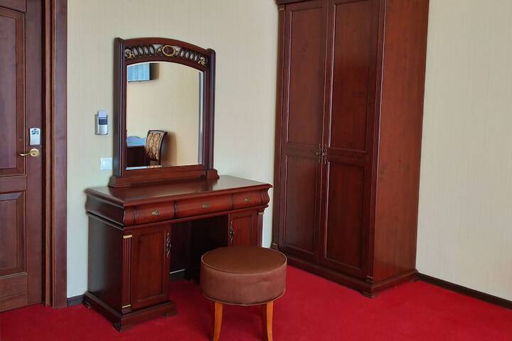 Room 27 of 51