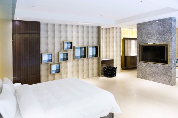 Room 18 of 81