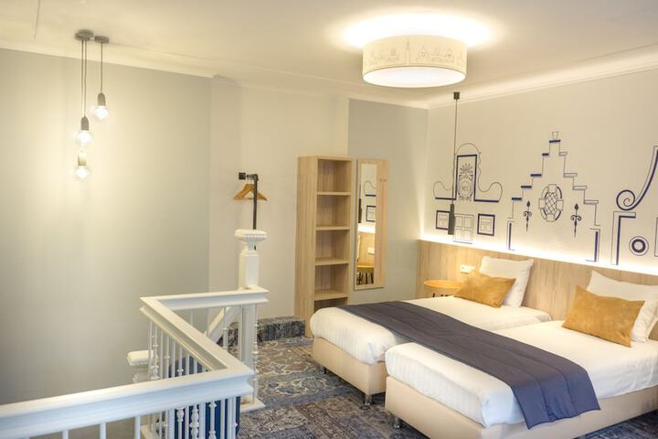 Room 6 of 60