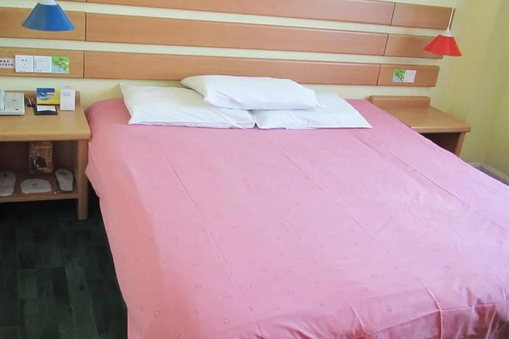 Room 4 of 16