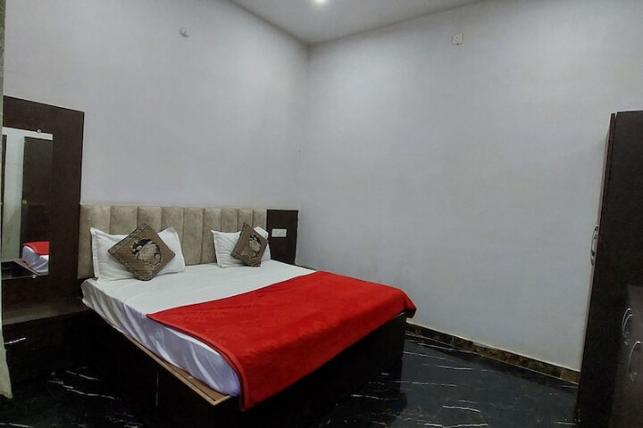 Room 4 of 25