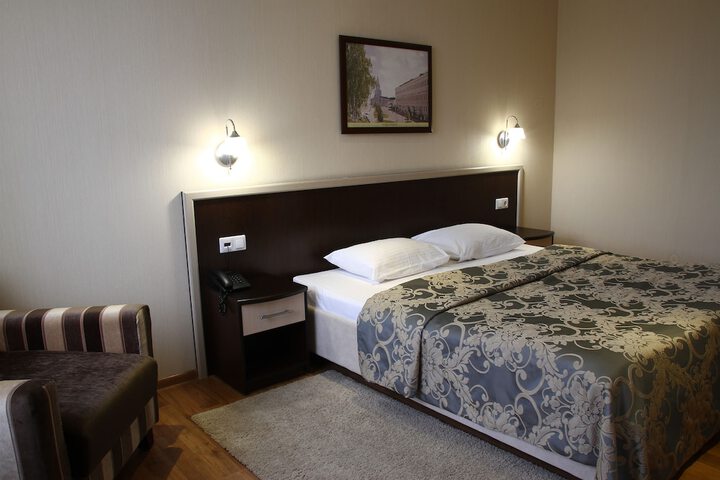 Room 9 of 48