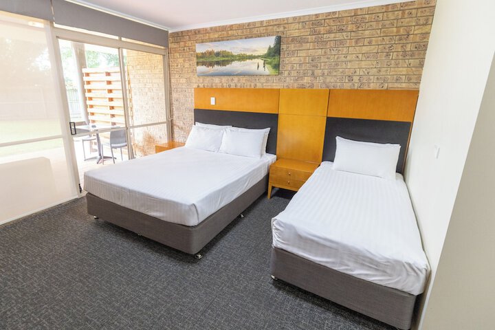 Room 4 of 65