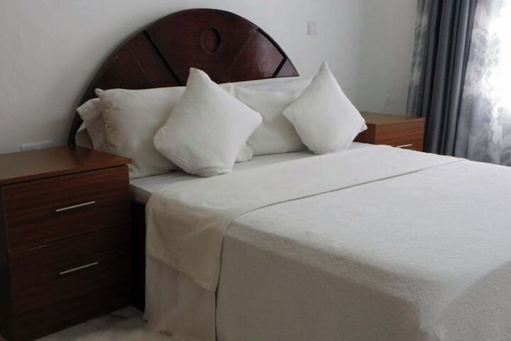 Room 3 of 75