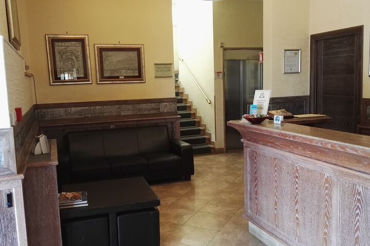 Entrance & Lobby