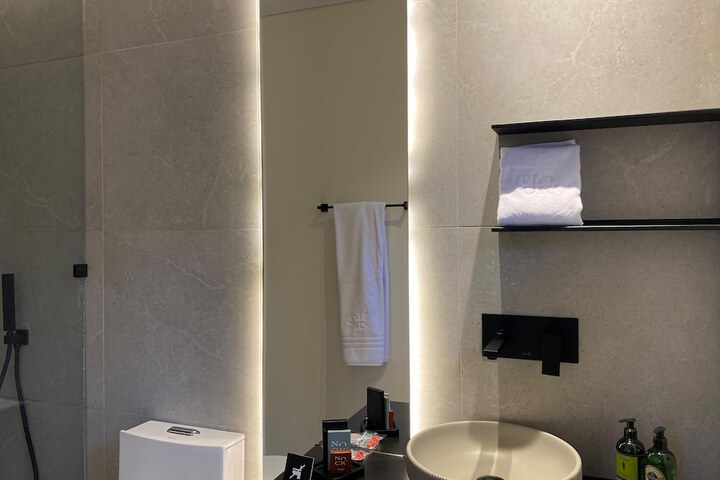 Room 73 of 93