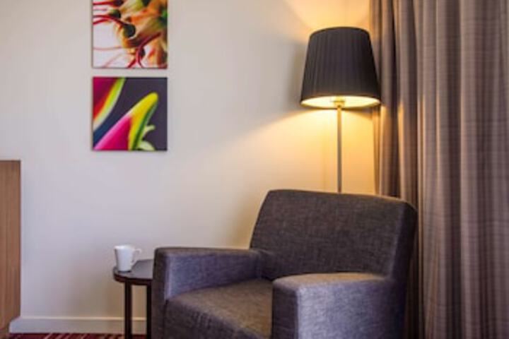 Room 49 of 237