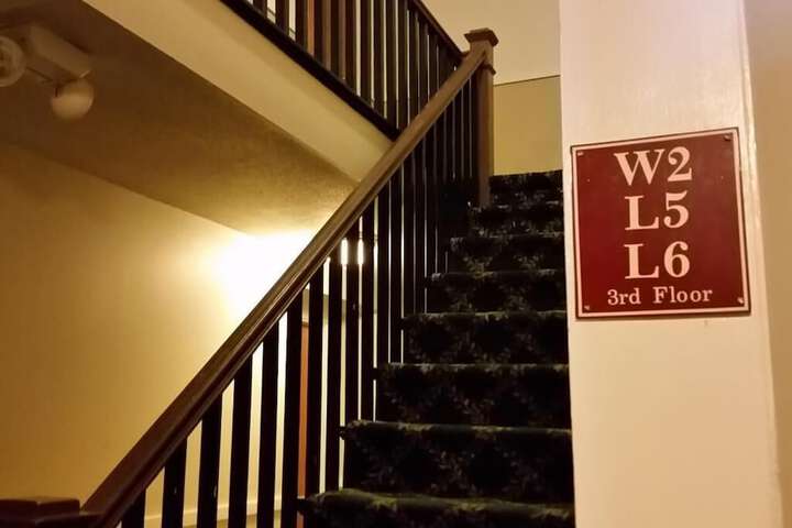 Ballroom/Hall 45 of 64