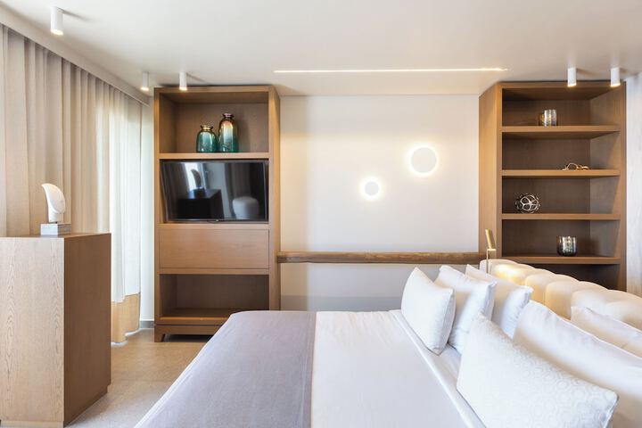 Room 2 of 86