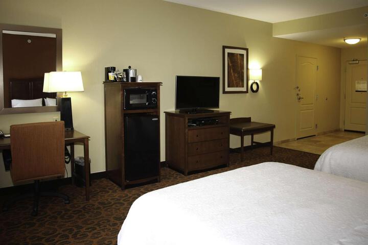2 Queen Beds (1 of 7)