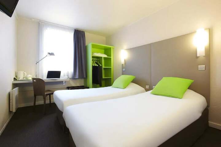 Room 3 of 65
