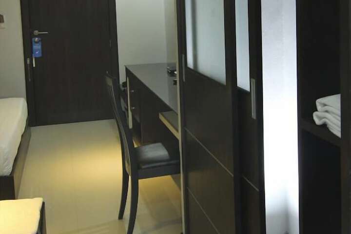 Room 6 of 15
