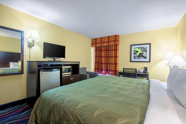 1 King Bed (8 of 8)