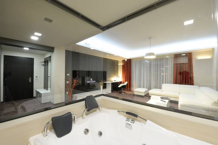 Room 15 of 35