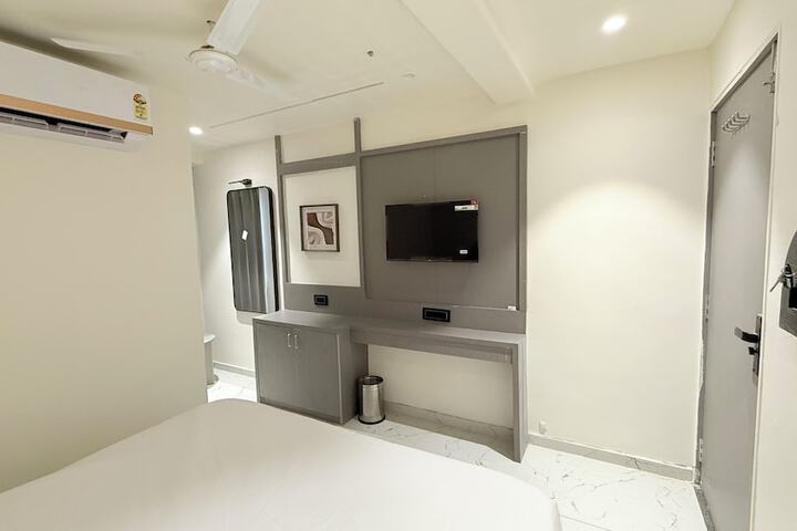 Room 3 of 23