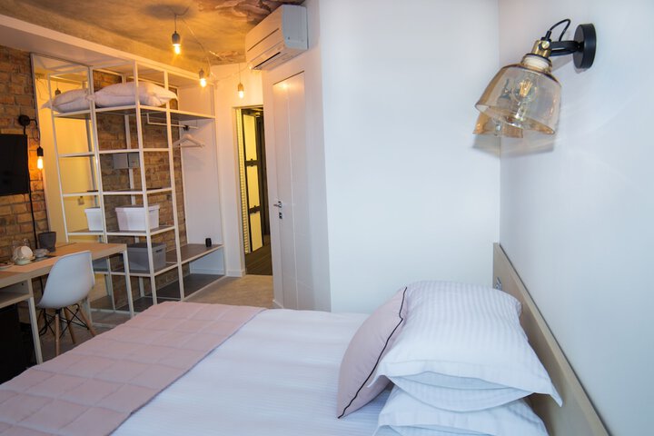 Room 18 of 42