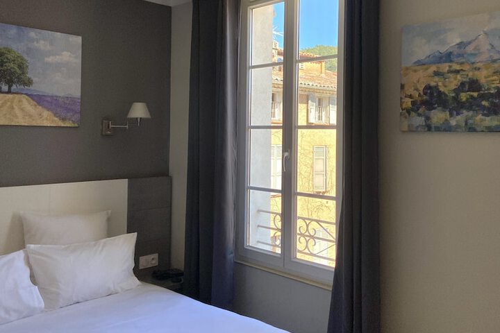 Room 27 of 81