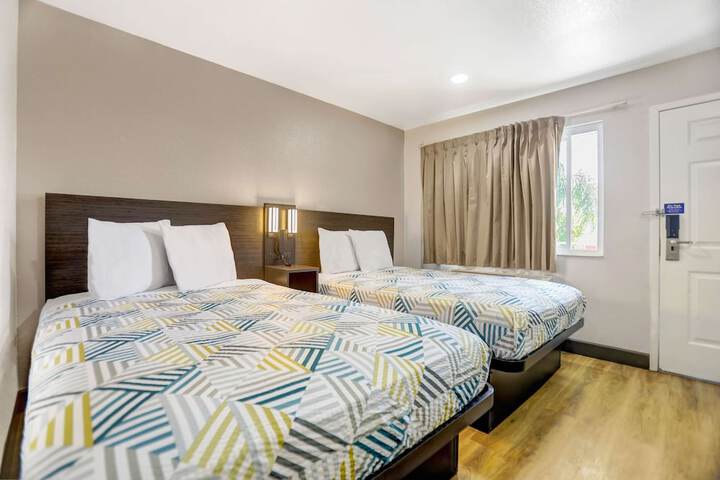 Double Bed Accessible (13 of 14)