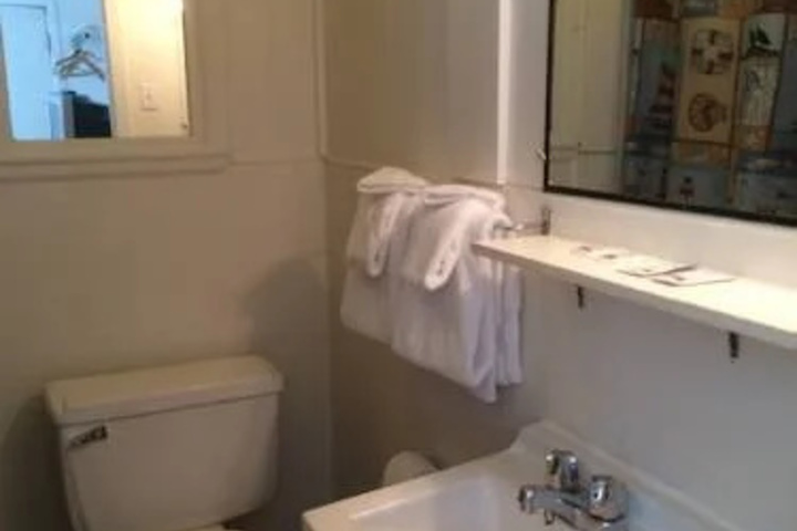 Room 4 of 6