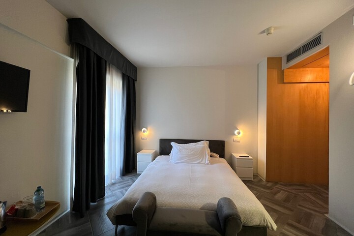 Room 10 of 64