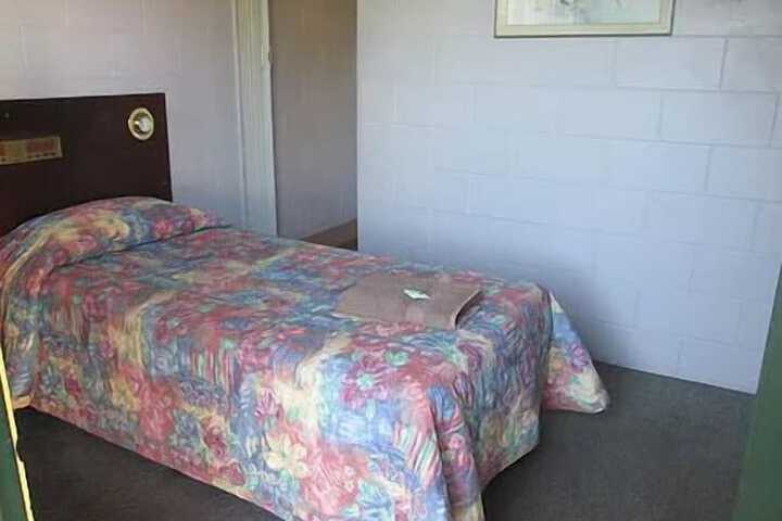 Room 4 of 18