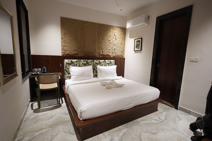 Room 6 of 43
