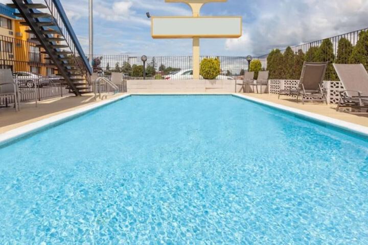Pool 9 of 11