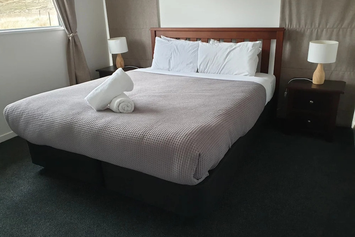 Room 4 of 12