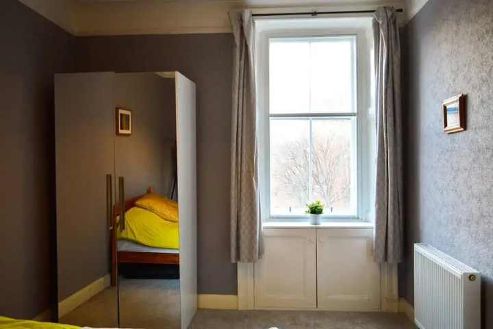 Room 2 of 10