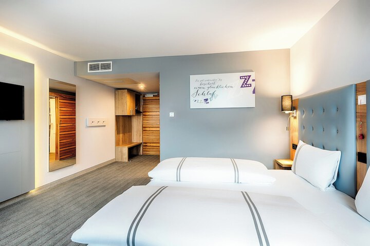 Room 30 of 75