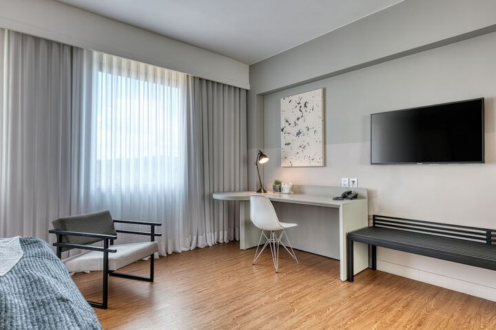 Room 5 of 93