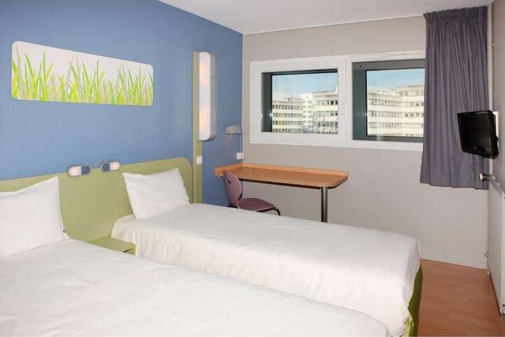 Room 13 of 39