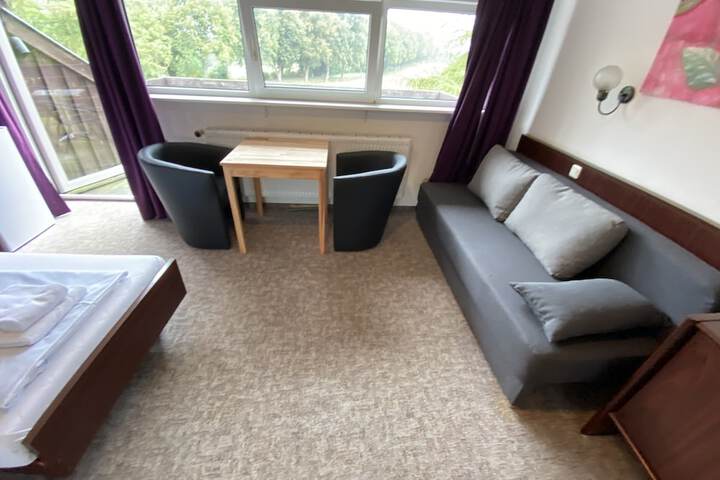 Room 28 of 106